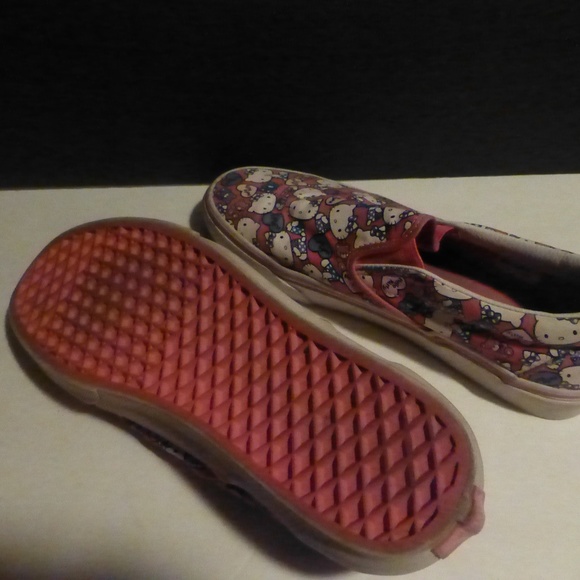 HELLO KITTY VANS SPEC EDITION PINK SLIP ONS - Picture 4 of 8